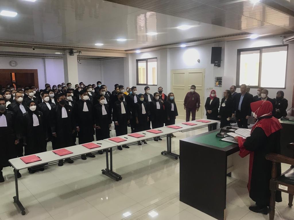 Advokat wajib di sumpah di pengadilan tinggi sesuai domosili